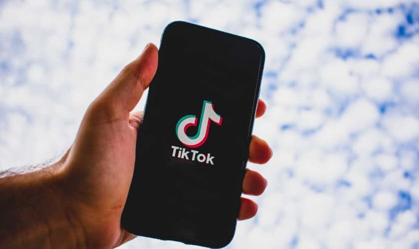 O aplicativo chinês TikTok tem sido apontado como uma plataforma sem segurança para crianças e adolescentes. (Foto: CBN News)