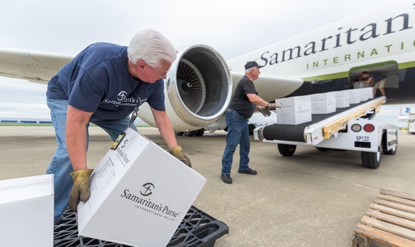 Avião da Samaritan's Purse foi enviado com 26 toneladas de suprimentos e 15 membros de uma equipe de reposta a situações de crise. (Foto: Facebook)
