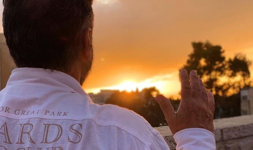 O pastor Joel Engel ensina a vencer o medo usando a palavra de Deus. (Foto: Ministério Engel)