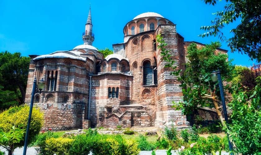 Igreja Ortodoxa de São Salvador tem importância histórica para a Turquia e terá suas pinturas cristãs e afrescos encobertos para se transformar em Mesquita. (Foto: kathimerini)