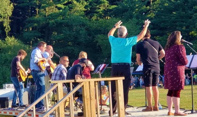 O encontro de oração mobilizou 25 igrejas da cidade de Ashland, para continuar clamando a Deus. (Foto: Frontlines Ohio)