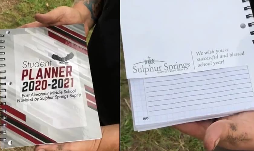 Agendas de planejamento escolar com página cortada onde estavam impressos os versículos. (Foto: Reprodução/Twitter)