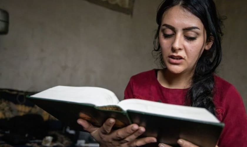 Sozan não se arrepende de ter se convertido ao cristianismo, apesar da perseguição que sofre em sua comunidade. (Foto: Open Doors Reino Unido e Irlanda)