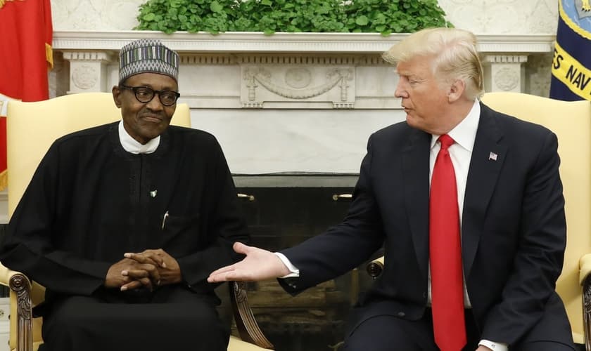 O presidente Donald Trump com o presidente da Nigéria Muhammadu Buhari no Salão Oval da Casa Branca em Washington, em 30 de abril de 2018. (Foto: Kevin Lamarque / Reuters)