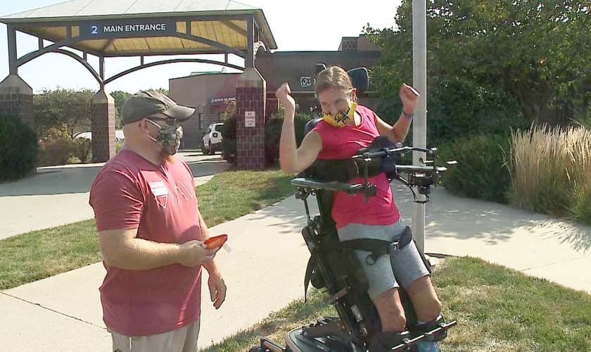 Heidi Wachtel, 43 anos, tornou-se paralítica após um acidente doméstico. (Foto: KETV)