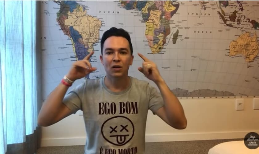 Pastor Lucinho compartilhou seu testemunho sobre como se libertou da pornografia. (Foto: Youtube / Reprodução)