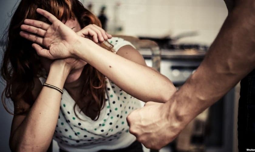 A pornografia contribui para o aumento da violência e dos divórcios nos lares, segundo pesquisador cristão. (Foto: Shutterstock)