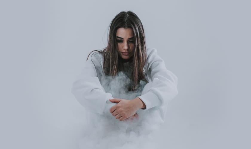 Isadora Pompeo está divulgando os singles que formam seu próximo álbum "Processo". (Foto: Divulgação)