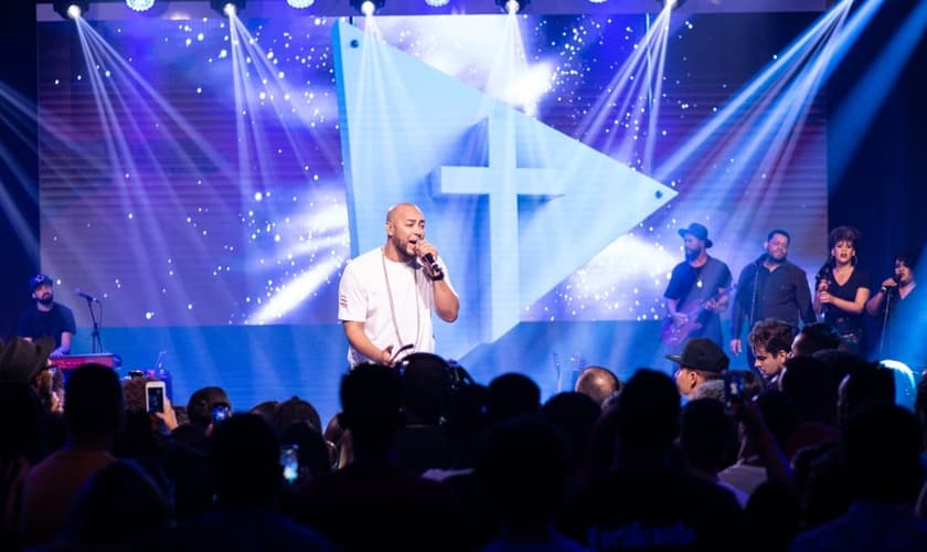 Ton Carfi está lançando o clipe "Se envergonhar por quê?". (Foto: Renan Yudi