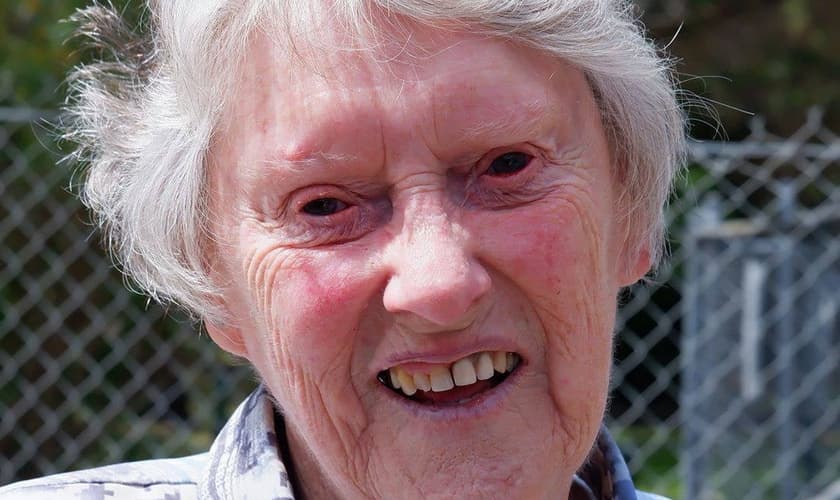 A australiana Leonie, de 82 anos, foi missionária em tempo integral em Sarawak, na Malásia. (Foto: Eternity News)