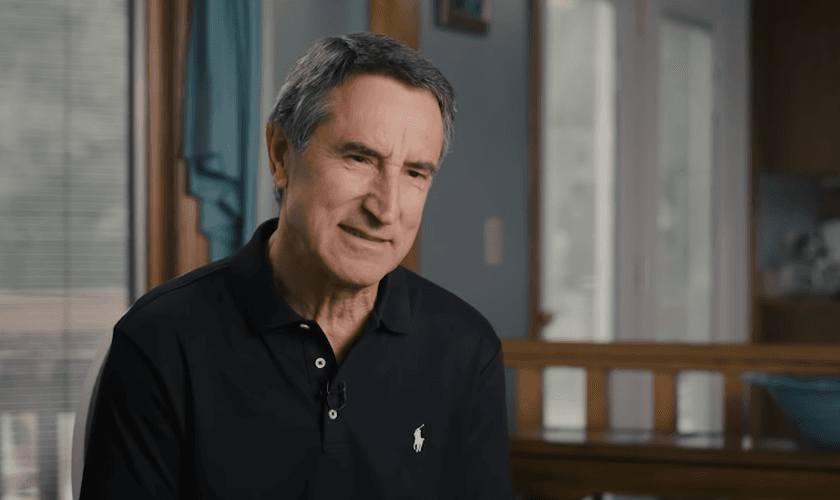 Gregory foi diagnosticado com câncer aos 68 anos, mas foi curado ao crer na Palavra de Deus. (Foto: 700 Club Interactive)
