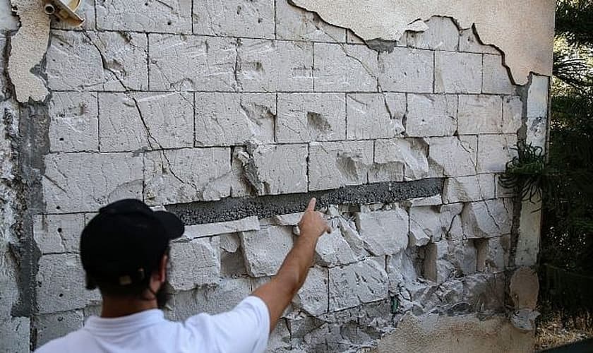Danos causados a casas na cidade de Tiberíades, no norte de Israel, depois que terremotos sacudiram a região em 9 de julho de 2018. (Foto: David Cohen/Flash90)