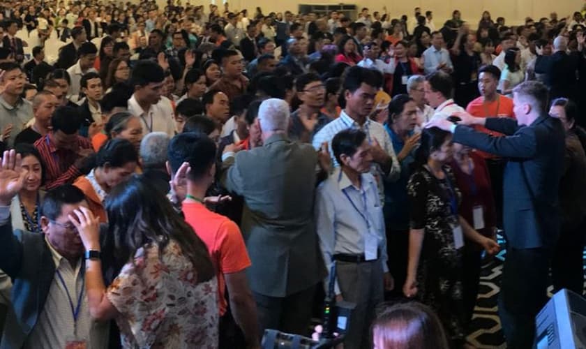 Winston Bui visita o Vietnã onde ministra frequentemente. (Foto: Reprodução / AG News)