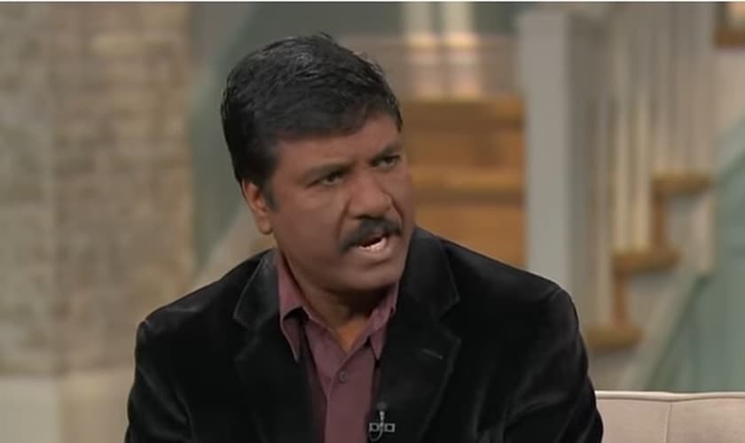 Atualmente, Kumar Swamy e prega o Evangelho na Índia. (Imagem: 100 Huntley / YouTube / Reprodução)