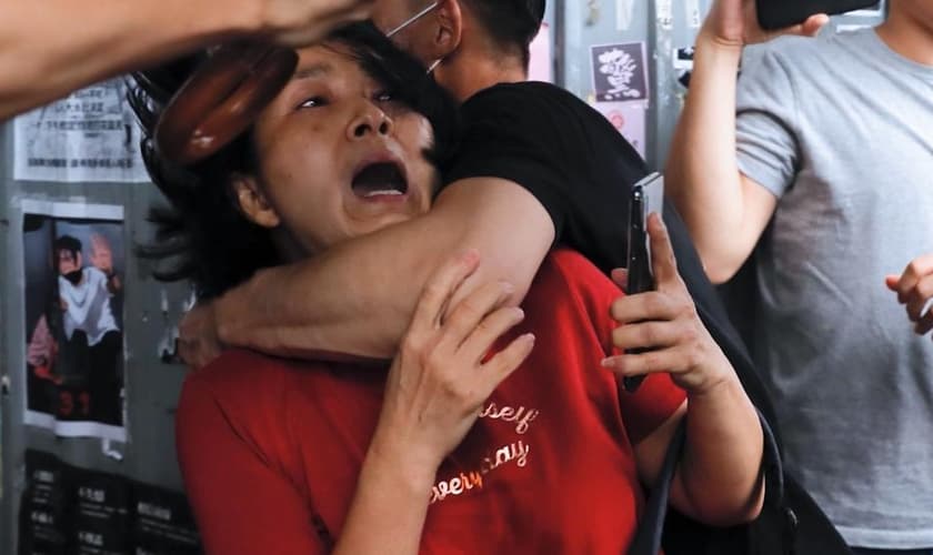 Protestos contra a Lei de Segurança Nacional (e a favor da democracia) em Hong Kong geraram muitos conflitos entre cidadãos e policiais nas ruas. (Foto: CBN News)