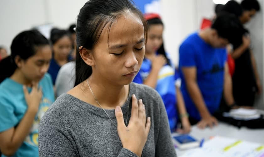 Cristã malaia em acampamento de jovens. (Foto: Portas Abertas)