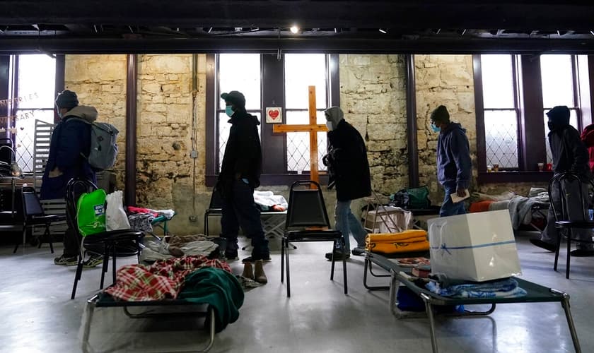 A igreja tem testemunhado salvação e cura de muitas pessoas durante o acolhimento no templo. (Foto: AP Photo/Eric Gay).