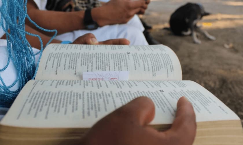 Na Colômbia, os valores cristãos batem de frente com a ideologia de guerrilheiros e grupos armados. (Foto: Portas Abertas)