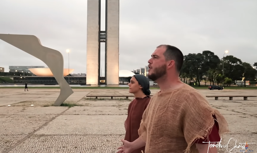 Evangelista chama Brasil ao arrependimento na Praça dos Três Poderes. (Foto: Torch of Christ Ministries/YouTube)
