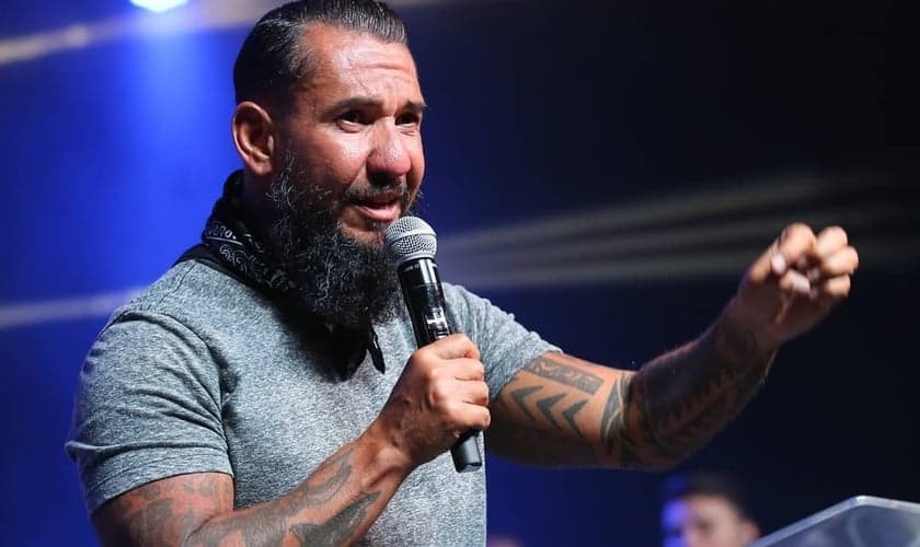 Rodolfo Abrantes em ministração na sede da Comunidade das Nações. (Foto: Leobark Fotografia)