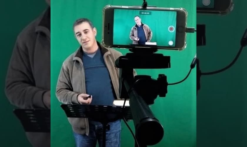 O pastor Rachid Seighir foi condenado a dois anos de prisão por vender livros cristãos. Foto: Reprodução/Facebook).