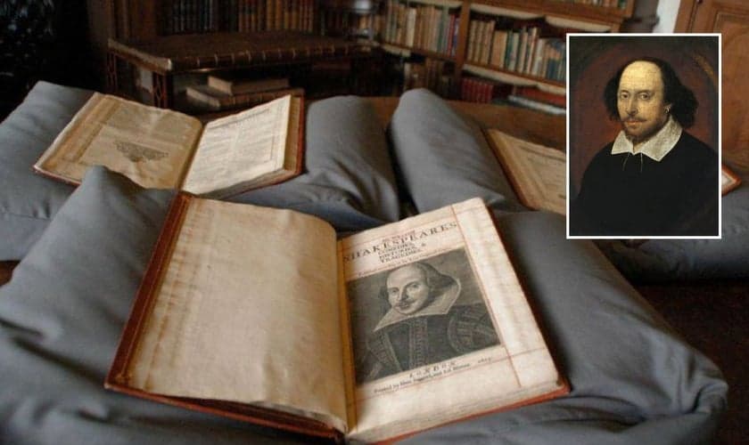 Um exemplar do First Folio de Shakespeare. (Foto: Reprodução / AFP)