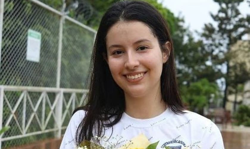 Gabriela Traven tirou a nota máxima na redação do ENEM. (Foto: Reprodução).