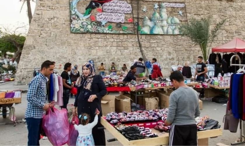 Os cristãos líbios precisam manter a fé em segredo e não podem frequentar as igrejas oficiais. (Foto: Portas Abertas)