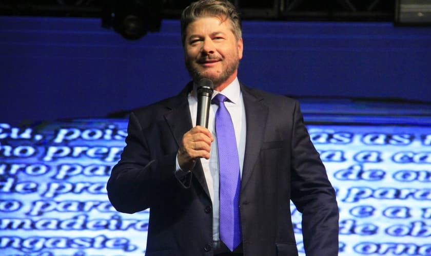 Pastor Joel Engel durante ministração no Rio Grande do Sul. (Foto: Ministério Engel)