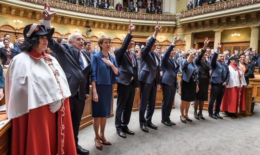 Parlamento suíço durante trabalhos legislativos. (Foto: Reprodução / AFP via Getty)