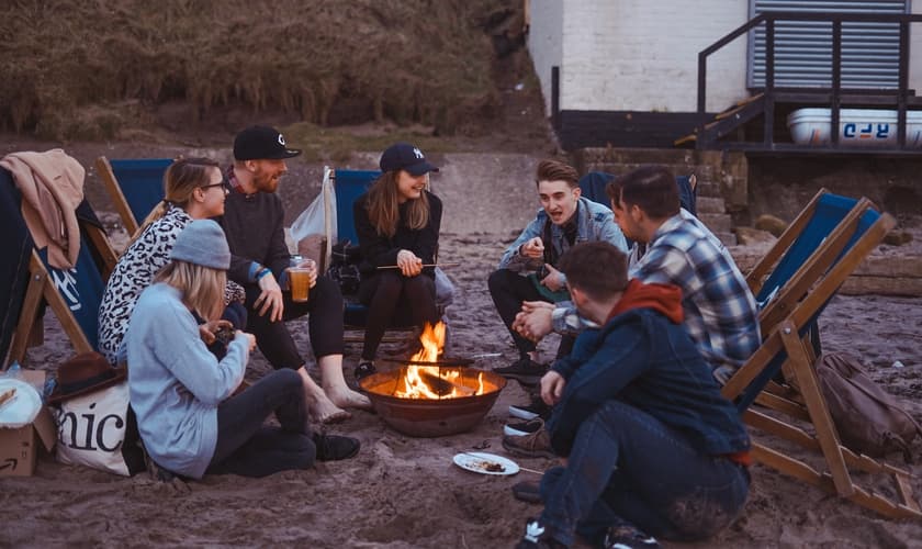 A pesquisa da Arizona Christian University mostrou que existem diferenças significativas entre as gerações em relação a crenças. (Foto: Unsplash/ Toa Heftiba).