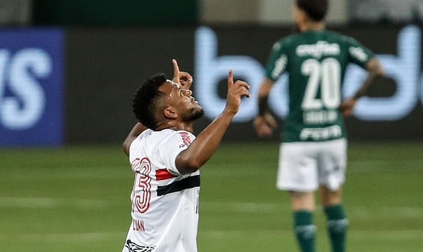 Luan é volante do São Paulo e foi descoberto pela pastora Elaine. (Foto: Instagram/Luan)