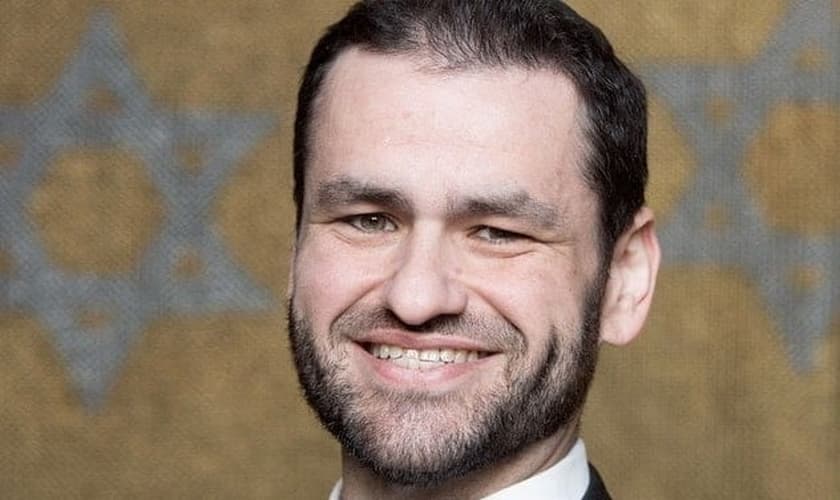 Zsolt Balla, rabino ortodoxo húngaro, que atualmente serve na Sinagoga de Leipzig. (Foto: Reprodução / MDR)