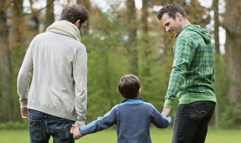 Agência americana de adoção rejeita casais gays como possíveis pais e mães adotivos. (Foto Representativa: Getty Images/ONOKY/Eric Audras)