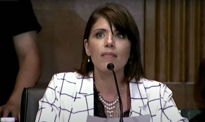 Melissa Ohden, sobrevivente de um aborto, vai ao Congresso protestar contra a Lei de Proteção à Saúde da Mulher. (Foto: Reprodução/YouTube)