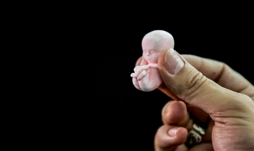 Segundo a Anvisa, o procedimento não deve ser feito em casa, sem acompanhamento hospitalar. (Foto: Agência Uno).