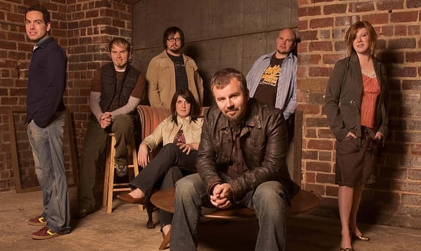Andy Williams, ao fundo, fazia parte da antiga formação do Casting Crowns. (Foto: Divulgação)