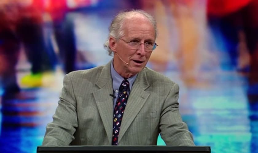 Pastor John Piper faz reflexão bíblica para mostrar que os anjos atuam em nosso meio, até os dias de hoje. (Foto: Desiring God)