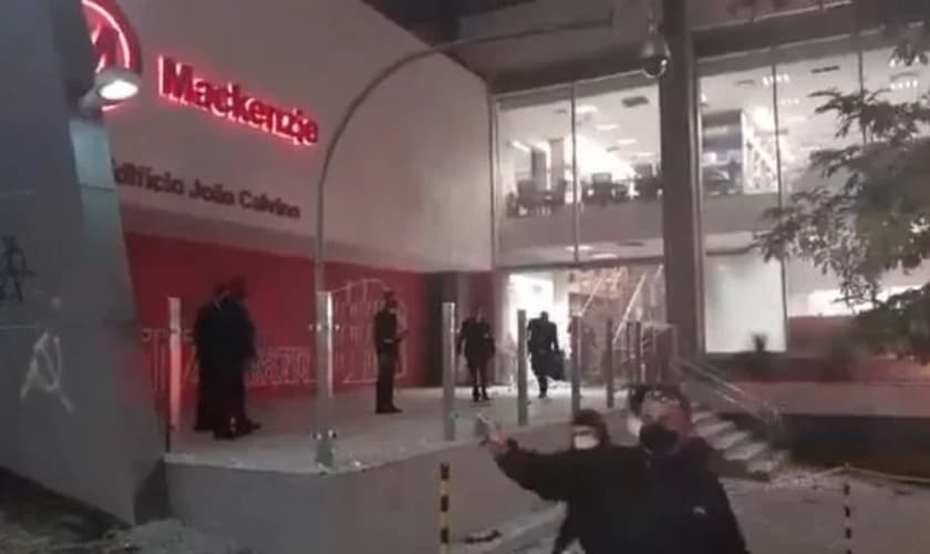 Prédio da Universidade Mackenzie foi depredado. (Foto: Polícia Militar do Estado de SP/Twitter).