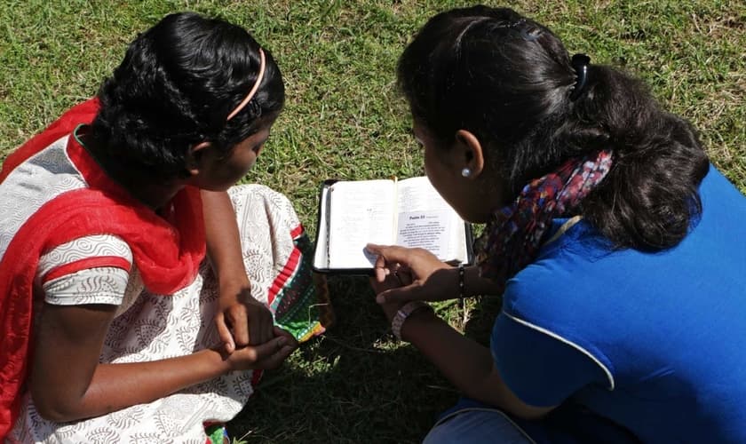 Alguns perseguidores de cristãos acabam se convertendo ao Evangelho. (Foto ilustrativa: Portas Abertas EUA)
