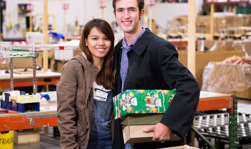 Tyrel Wolf e Joana Marchan se comprometeram a enviar caixas da Samaritan’s em todos os natais, junto com uma carta contando sua história de amor. (Foto: Samaritan’s Purse).
