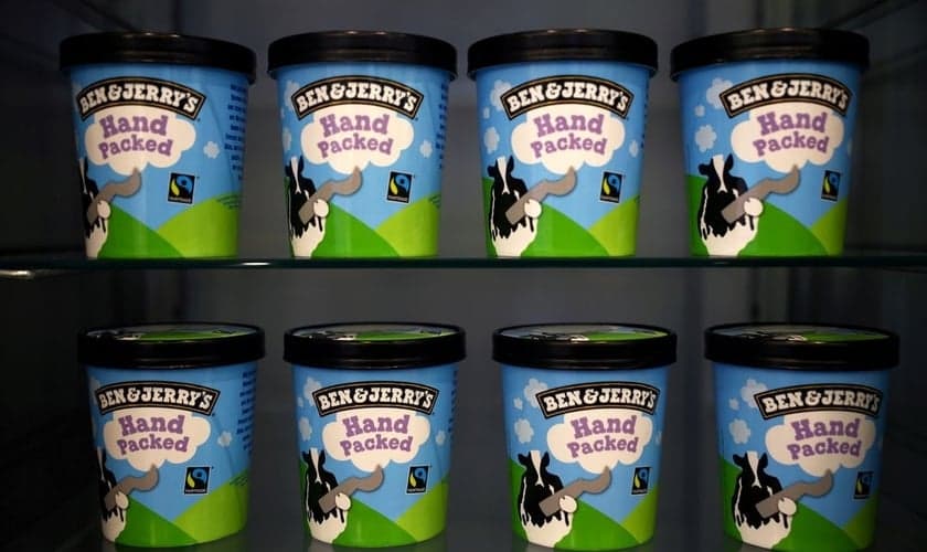 Potes de sorvete Ben & Jerry's, marca da Unilever, em sua loja em Londres. (Foto: Reuters/Hannah McKay)