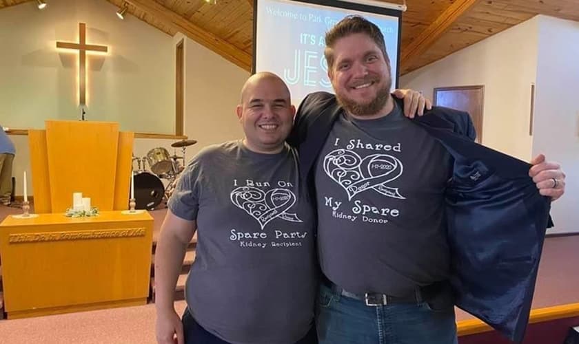 Jeremy Whitham com seu pastor Jack Coultas. (Foto: Arquivo pessoal/Connie Whitman).