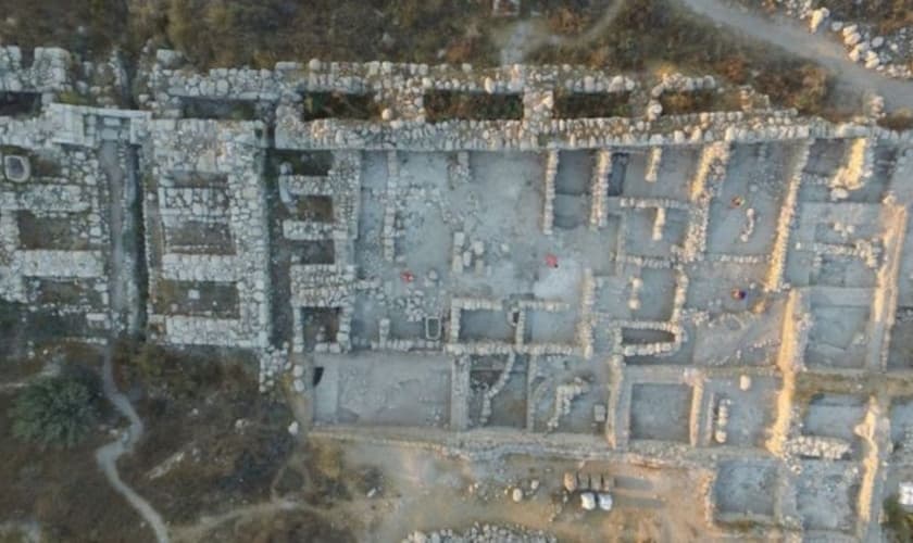 Vista aérea do edifício palaciano encontrado na antiga Gezer. (Foto: Projeto de Escavação Tel Gezer/Steven M. Ortiz)