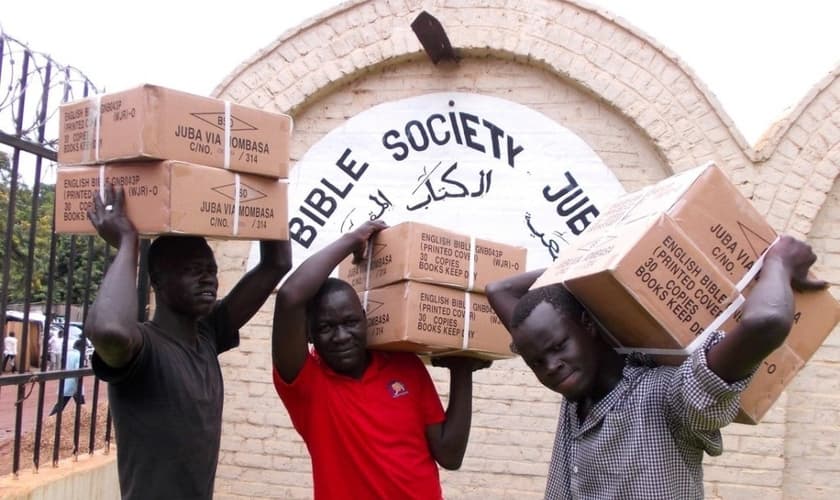 Autoridades exigiram taxas alfandegárias, apesar da literatura religiosa ser isenta de impostos. (Foto: Scottish Bible Society).