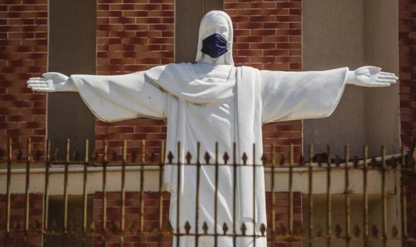 Símbolos cristãos, católicos e evangélicos, são frequentemente vilipendiados. (Foto: Aurelio Alves / O POVO)