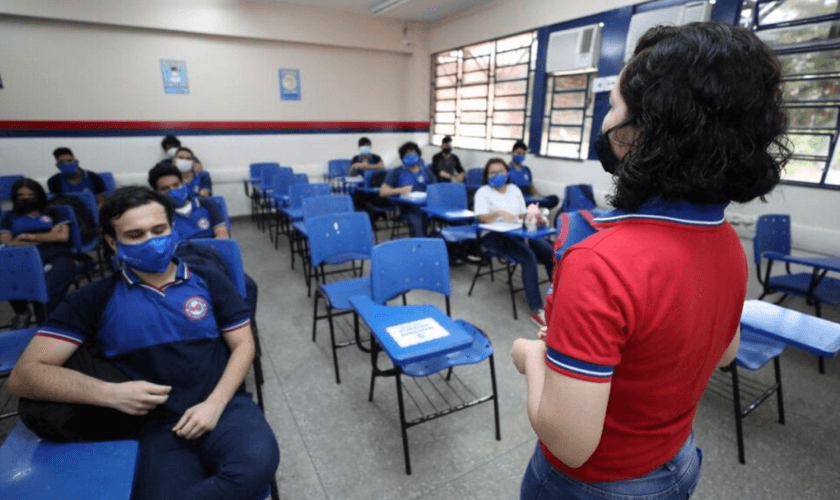 Alunos durante aula. (Foto: Reprodução / O Poder)