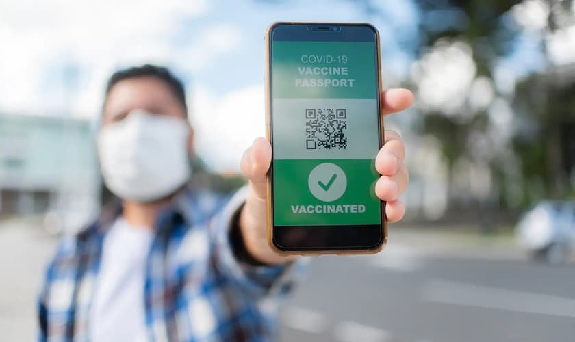 Comprovantes de vacinação serão necessários em várias cidades brasileiras. (Foto: Reprodução / Getty Images)