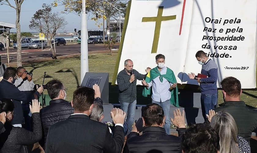 Pastores e líderes no movimento de clamor por amor a Cascavel. (Foto: Prefeitura de Cascavel)