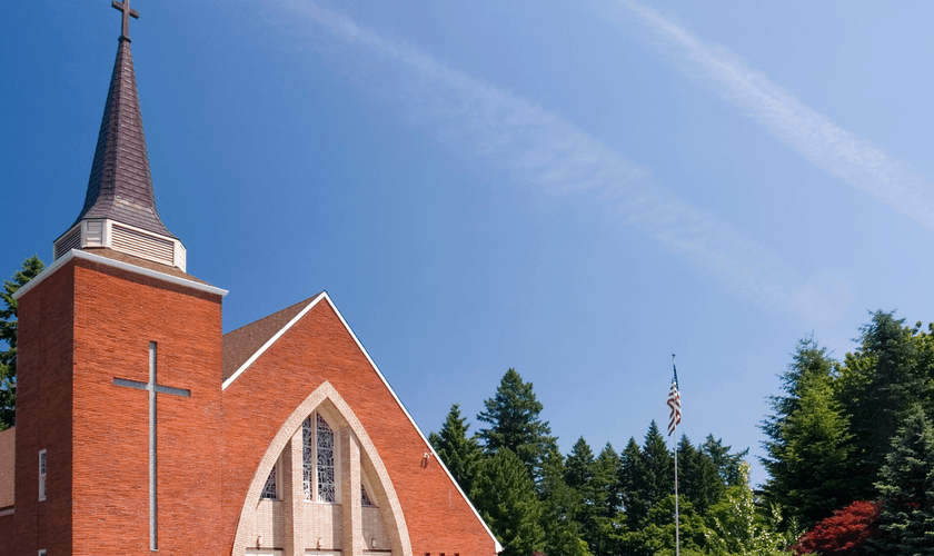 Maioria considerável também acredita, erroneamente, que todas as crenças religiosas têm o mesmo valor. (Foto: Reprodução / Canva)